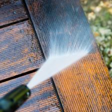 How to Choose the Right Contractor to Pressure Wash Your House?